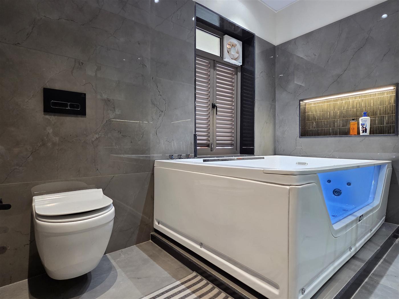 5BHK Ultra Luxurious Bunglow
