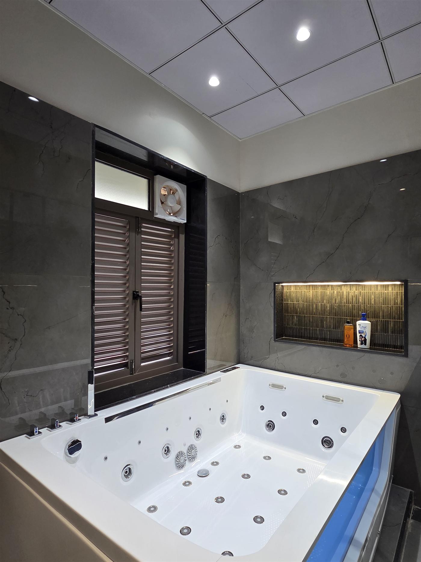 5BHK Ultra Luxurious Bunglow